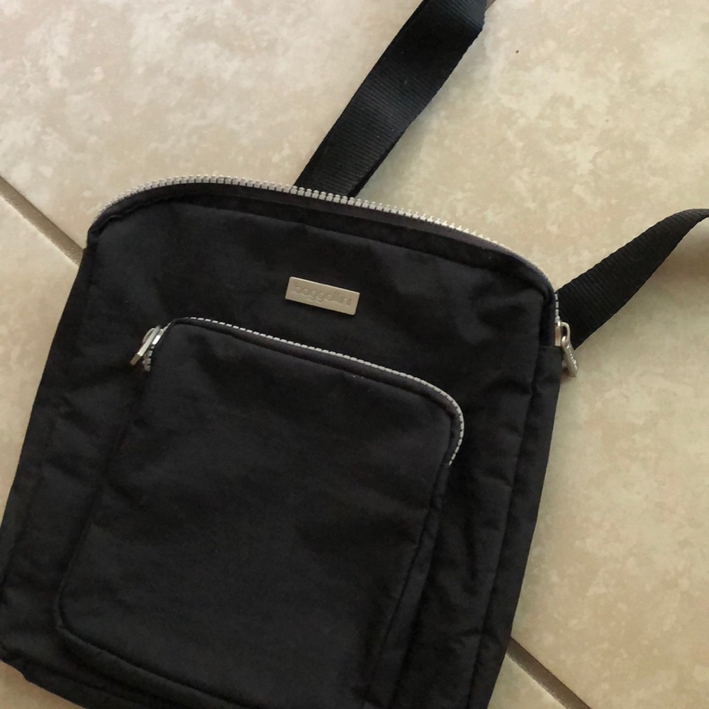 Baggallini cross body bag